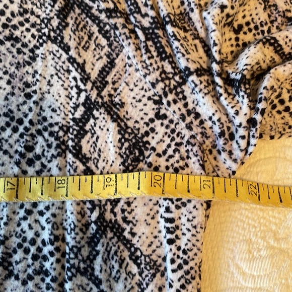 Zenana Snake Print Kangaroo Pocket Drawstring Tunic Long Sleeve Hoodie Women S - Picture 11 of 12